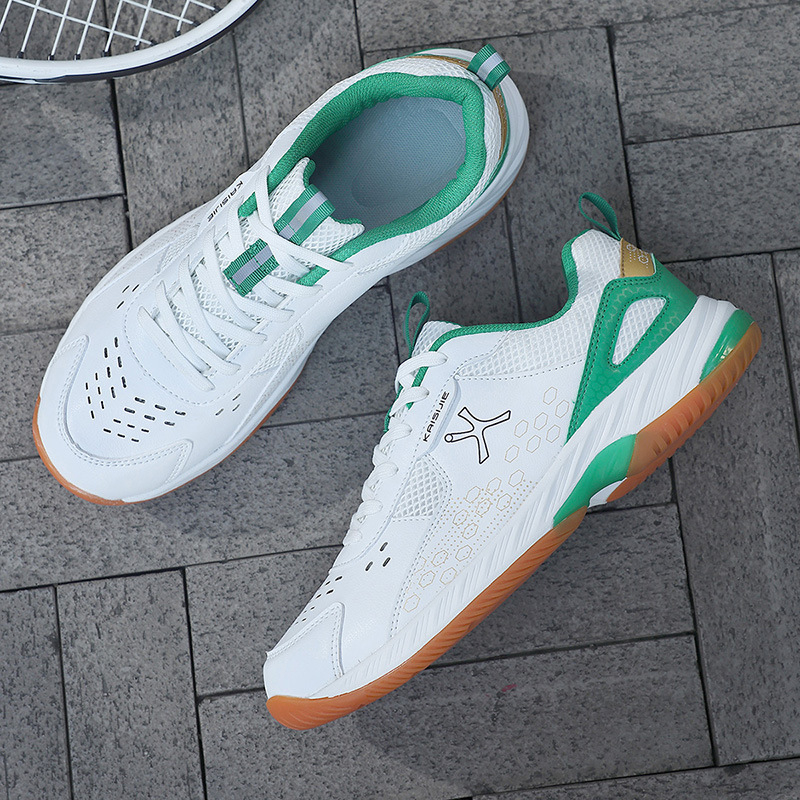 Badmintono batai – priešslydimo, kvėpuojantys, atsparūs dilimui, žemas aukštis, guminė danga