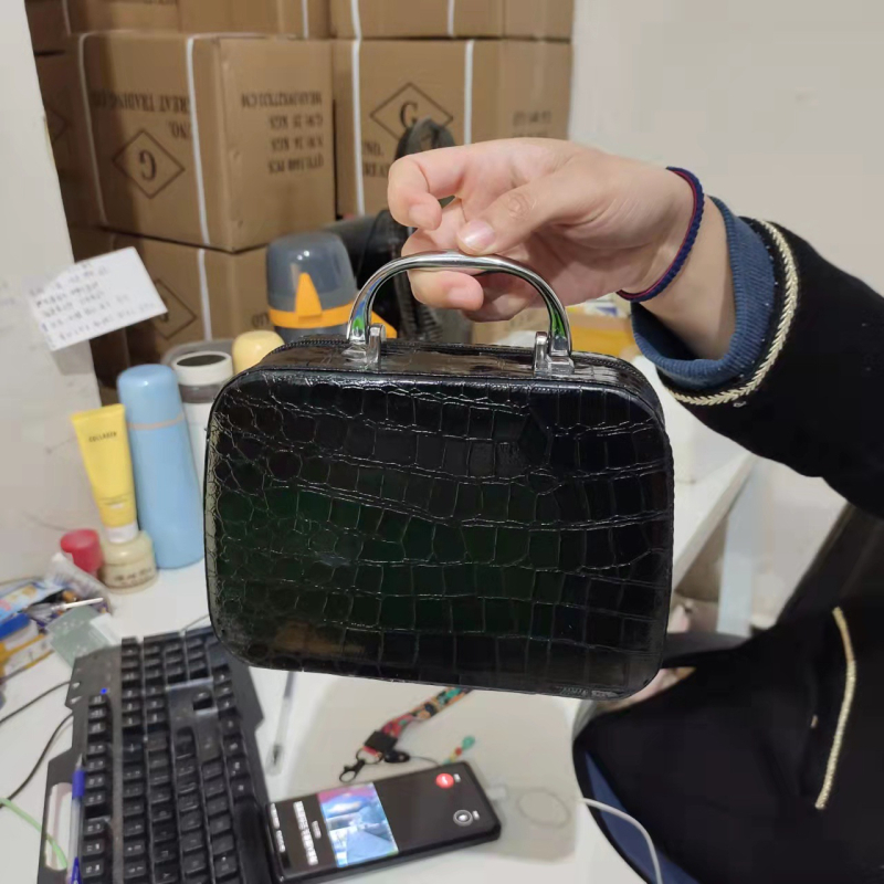 Wangpin adatų ir siuvimo dėžutė – nešiojama, 80 vnt komplektas, retro Pietryčių Azijos stilius