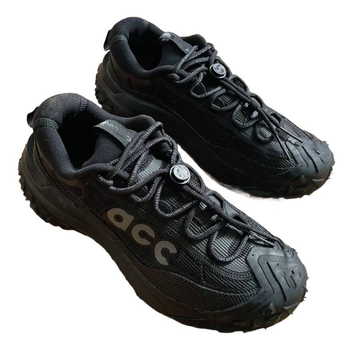 Planinarske cipele – gornji dio od mrežaste tkanine; protuklizna gumena potplat; gumeni srednji potplat; niskog kroja; visina pete 3-5 cm