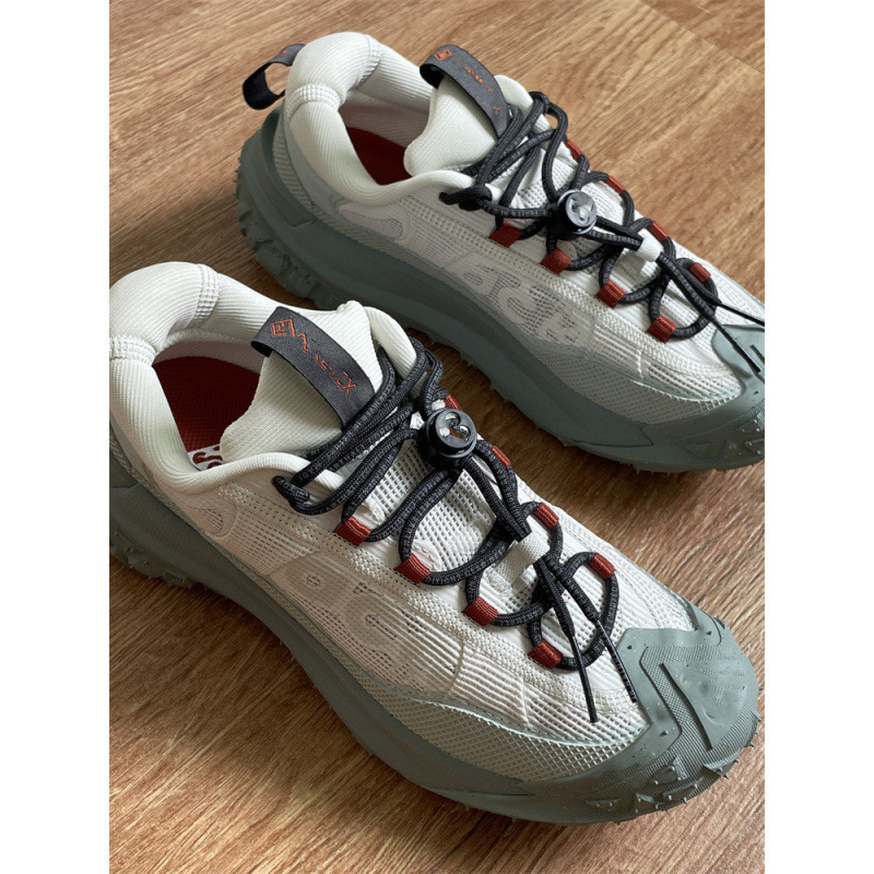 Planinarske cipele – gornji dio od mrežaste tkanine; protuklizna gumena potplat; gumeni srednji potplat; niskog kroja; visina pete 3-5 cm