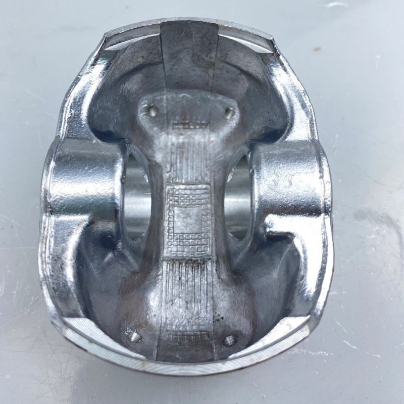 Kusma dugattyúgyűrű Land Rover 2.0T benzin LR025366 – alumíniumötvözet; kombinált gyűrű; hordófejű gyűrű