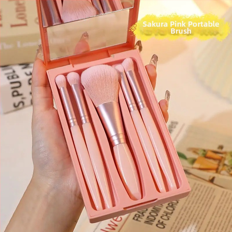 5 dalių makiažo šepetėlių rinkinys su minkštomis sintetinių šerelių, plastmasine rankenėle, nešiojama dėžutė