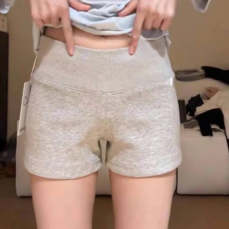 Sivi ženski casual sports šorc, ljeto 2025, novi model, ravni kroj, vizualni efekt vitkosti