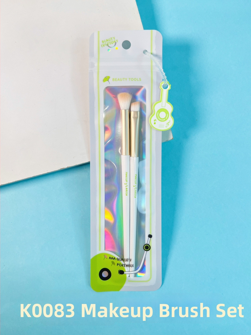 Keqi korektoriaus šepetėlių rinkinys — nešiojamas, sintetiniai pluoštai, medinė rankena, nešiojimo krepšys