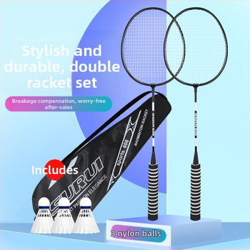Dviejų raketų badminton komplektas su medvilnine rankena, plieno lydinio rėmas, nailono stygos, svoris 95–100 g, tiesi raketė