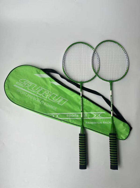Dviejų raketų badminton komplektas su medvilnine rankena, plieno lydinio rėmas, nailono stygos, svoris 95–100 g, tiesi raketė
