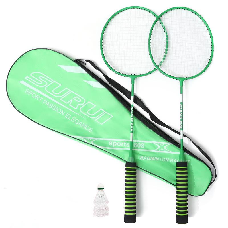 Dviejų raketų badminton komplektas su medvilnine rankena, plieno lydinio rėmas, nailono stygos, svoris 95–100 g, tiesi raketė