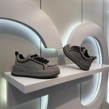 Férfi gördeszka cipő - kerek orr, PU felsőrész, PVC talp, fűzős záródás, középmagas