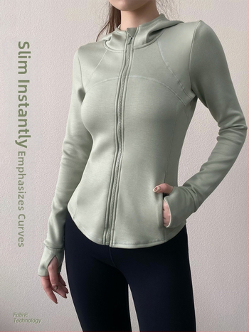 Moteriška kapuciuota sportinė striukė rudenį — ilgomis rankovėmis, 50% medvilnė