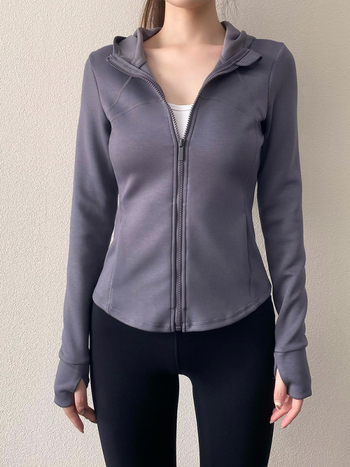 Moteriška kapuciuota sportinė striukė rudenį — ilgomis rankovėmis, 50% medvilnė