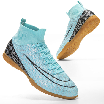 Nogometne tenisice s visokim gornjim dijelom, gornji dio od najlonske kože, potplat od telećih tetiva, protuklizne