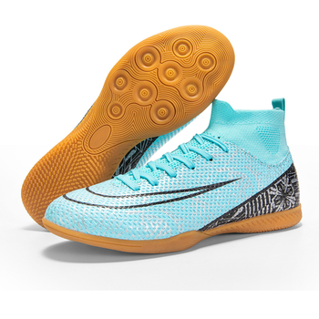 Nogometne tenisice s visokim gornjim dijelom, gornji dio od najlonske kože, potplat od telećih tetiva, protuklizne