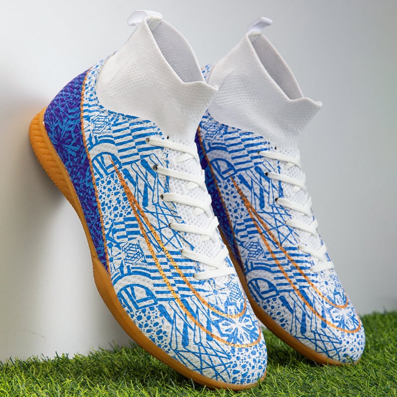 Nogometne tenisice s visokim gornjim dijelom, gornji dio od najlonske kože, potplat od telećih tetiva, protuklizne