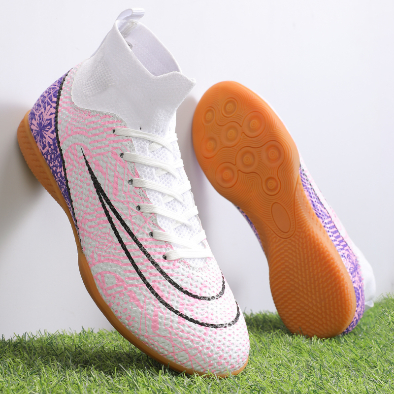 Nogometne tenisice s visokim gornjim dijelom, gornji dio od najlonske kože, potplat od telećih tetiva, protuklizne