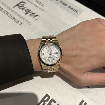 Muški sat s brojčanikom u uzorku pčelinje saće, luminescira, ultra tanak, kvarcni mehanizam, vodootporan do 30 m, kalendar i mali sekundni pokazivač, nehrđajući čelik remen, mineralo staklo, kopča leptir