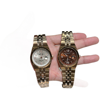 Muški sat s brojčanikom u uzorku pčelinje saće, luminescira, ultra tanak, kvarcni mehanizam, vodootporan do 30 m, kalendar i mali sekundni pokazivač, nehrđajući čelik remen, mineralo staklo, kopča leptir