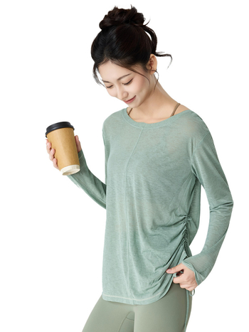 Jogos hoodis su gobtuvu – kvėpuojantis, laisvas pjūvis, ilgis virš klubų, 100% poliesteris