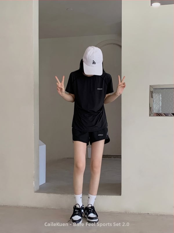 Vasaros unisex sportinis komplektas — kvėpuojantis, greitai džiūstantis, trumpomis rankovėmis, apvalus kaklo iškirptė, 30% spandex