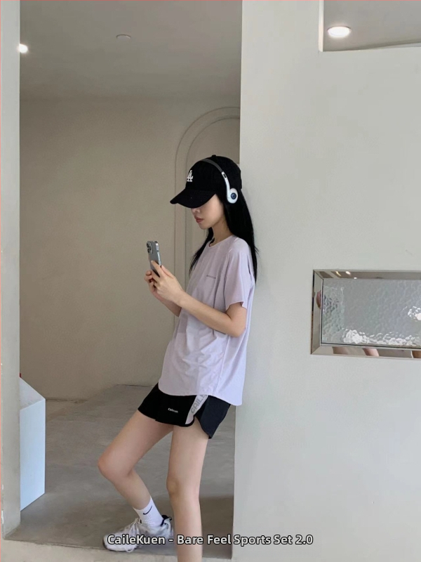 Vasaros unisex sportinis komplektas — kvėpuojantis, greitai džiūstantis, trumpomis rankovėmis, apvalus kaklo iškirptė, 30% spandex