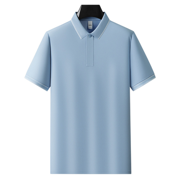 Tricou polo, mâneci scurte, croială mulată, finisaj spălat, amestec poliester 91–95%, fibre sintetice