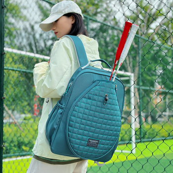 Športový batoh na badminton s oddeleným priehradkom na topánky a mokro-sucho oddelenie (nylon; polyesterové vnútro; zakrivený ramenný popruh)