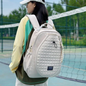 Športový batoh na badminton s oddeleným priehradkom na topánky a mokro-sucho oddelenie (nylon; polyesterové vnútro; zakrivený ramenný popruh)