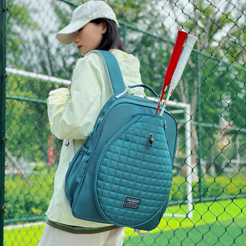 Športový batoh na badminton s oddeleným priehradkom na topánky a mokro-sucho oddelenie (nylon; polyesterové vnútro; zakrivený ramenný popruh)