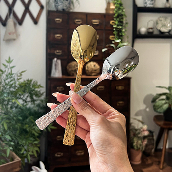 Οβάλ κουτάλι σούπας από ανοξείδωτο χάλυβα 304, με χτυπητό μοτίβο, τετράγωνη λαβή, παχυσμένο, φινίρισμα καθρέφτης, μινιμαλιστικό στυλ