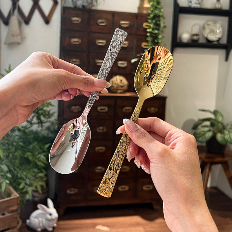 Οβάλ κουτάλι σούπας από ανοξείδωτο χάλυβα 304, με χτυπητό μοτίβο, τετράγωνη λαβή, παχυσμένο, φινίρισμα καθρέφτης, μινιμαλιστικό στυλ