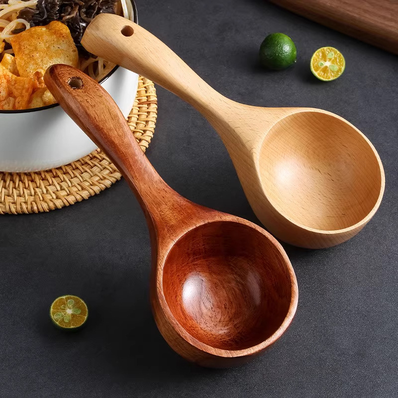 Virtuvės šaukštas su mediniu kotu, modernus minimalistinis stilius, ilgas kotas, tinkamas makaronams ir sriuboms