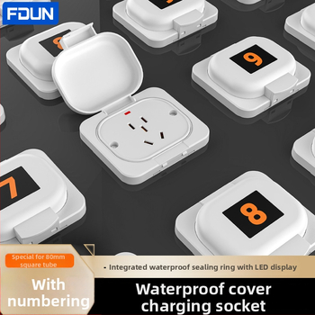 Stienā uzstādāma piecpinīga ārējā ūdensizturīgā uzlādes kontaktligzda ar vāciņu