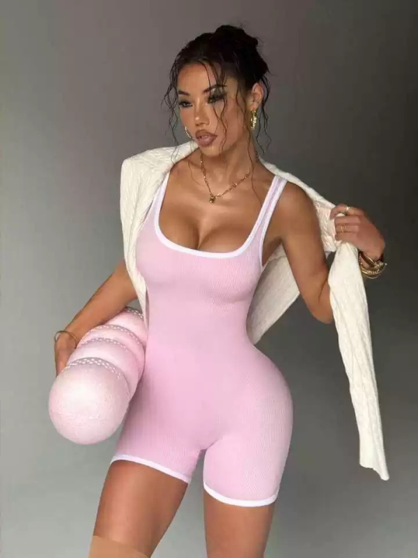 Moteriškas vienos dalių jogos kostiumėlis su krūtinės pagalvėlėmis, drėgmę šalinantis audinys, sudėtis 90% nailonas, 10% spandeksas, skirtas oro jogai