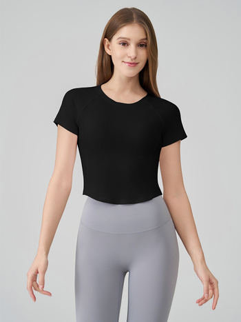 Moterų SNU Naked-Feel sportinis topas – siauras pjūvis, trumpomis rankovėmis, liemens ilgis, nailonas 91% / spandeksas 9%, skirtas bėgimui, fitnesui ir jogai