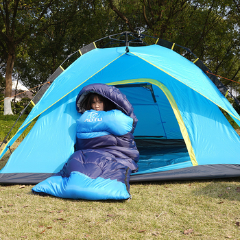 Suaugusiųjų lauko miegmaišis – užpildas Hollow Cotton, vidinis 190T Chunya Spinning, audinys 190T poliesteris su vandeniui atsparia danga ir sferiniai reljefai, konstrukcija: voko tipo, svoris 1800 g