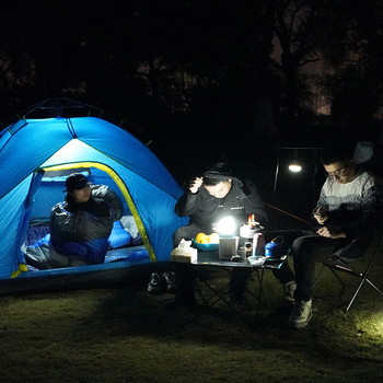 Suaugusiųjų lauko miegmaišis – užpildas Hollow Cotton, vidinis 190T Chunya Spinning, audinys 190T poliesteris su vandeniui atsparia danga ir sferiniai reljefai, konstrukcija: voko tipo, svoris 1800 g