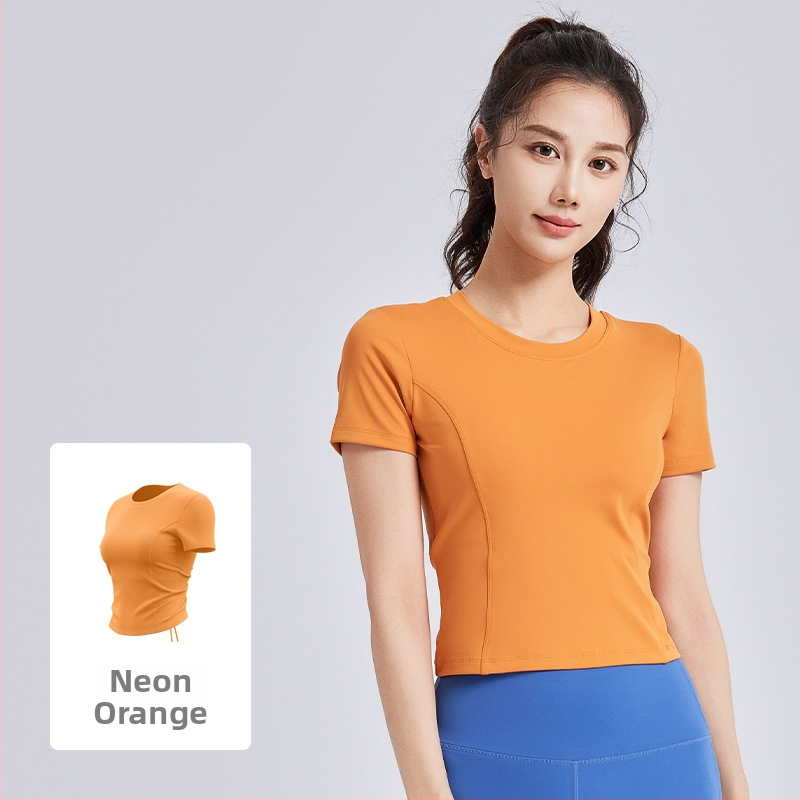 Moterų jogos marškinėliai su krūties pagalvėlėmis, trumpomis rankovėmis, raišteliai, siauras kirpimas, kvėpuojantis (Kvėpuojantis • Poliesteris + Spandeksas • 82.5% + 17.5% • Trumpomis rankovėmis • Siauras kirpimas)
