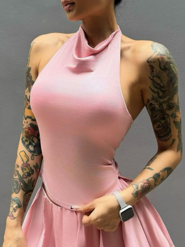 Modalinis sportinis liemenėlis su haltero kaklu, tvirtai formuoti puodeliai, greitas džiūvimas