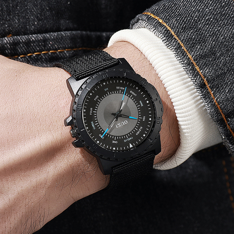 Välispordikell roostevabast terasest rihmaga, kvartsliikumine (68), korpus segust, veekindlus puudub