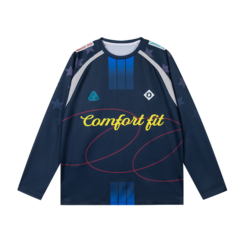 Дълъг ръкав спортна тениска, кръгло деколте, 100% полиестер, дишаща и антибактериална, влаготвеждаща, буквен принт в дизайн с цветни блокове