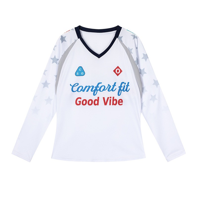 Дълъг ръкав спортна тениска, кръгло деколте, 100% полиестер, дишаща и антибактериална, влаготвеждаща, буквен принт в дизайн с цветни блокове