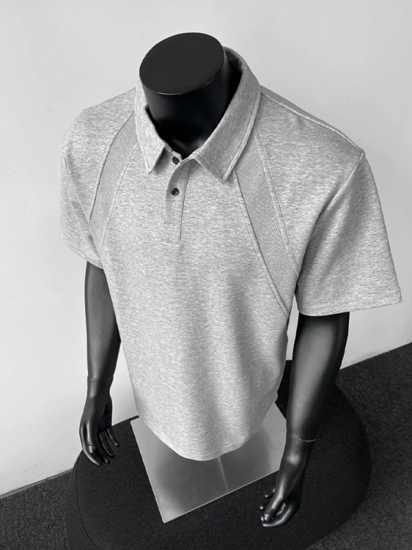 Πλεκτή μπλούζα Polo με κοντό μανίκι, χαλαρή εφαρμογή, μονόχρωμη, πολυεστερική ανάμικτη ίνα, λεπτομέρεια κολλάζ, καλοκαίρι 2025