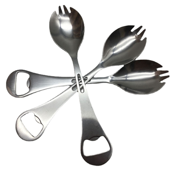 Trys viename nerūdijančio plieno šaukštas su šakute ir butelių atidarytuvu lauko naudai; 316 nerūdijantis plienas; vandens poliravimas; lazeriu graviruotas logotipas