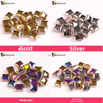 Rankų darbo keraminiai mozaikos fragmentai, nereguliarios formos, glazūruotas paviršius