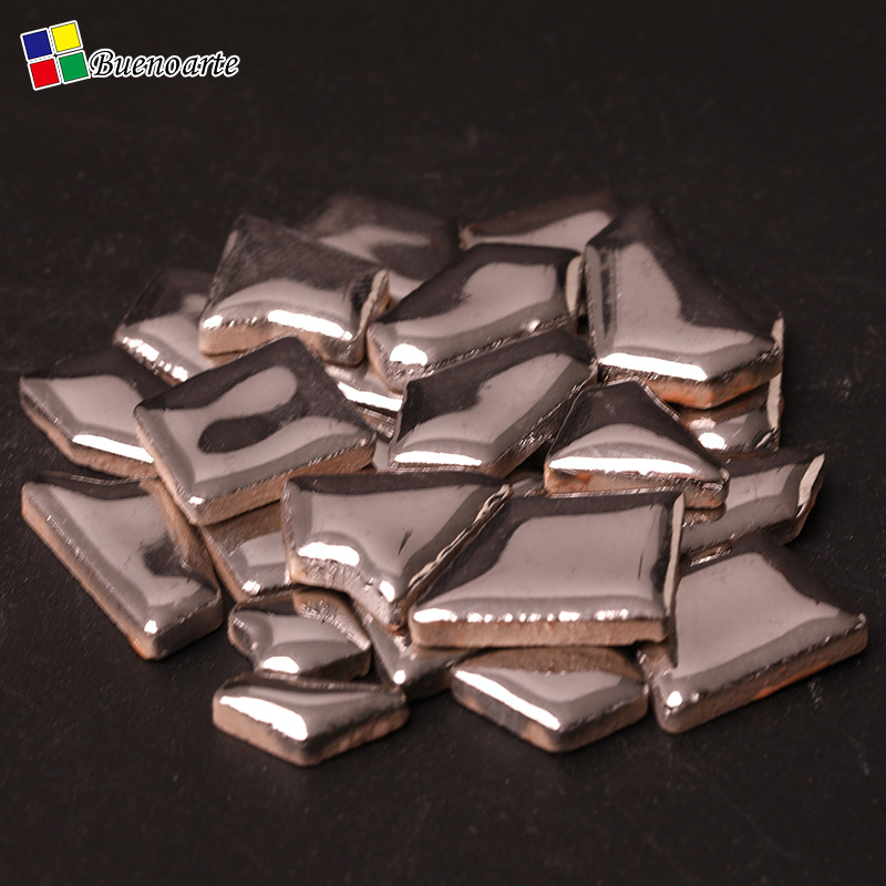 Kézzel készített kerámia mozaik töredékek – szabálytalan formák, mázas felület, mozaik technika