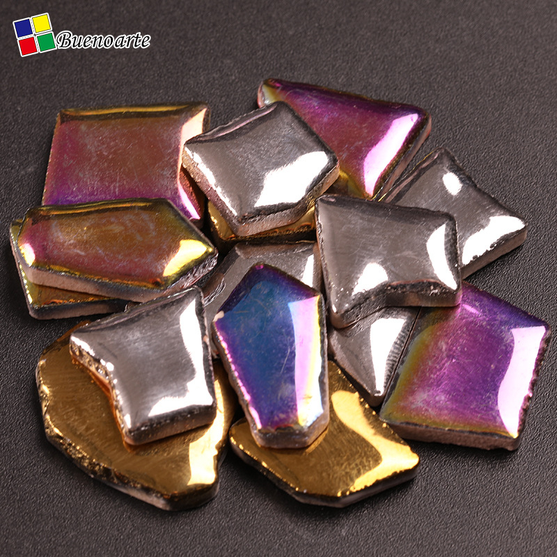 Kézzel készített kerámia mozaik töredékek – szabálytalan formák, mázas felület, mozaik technika