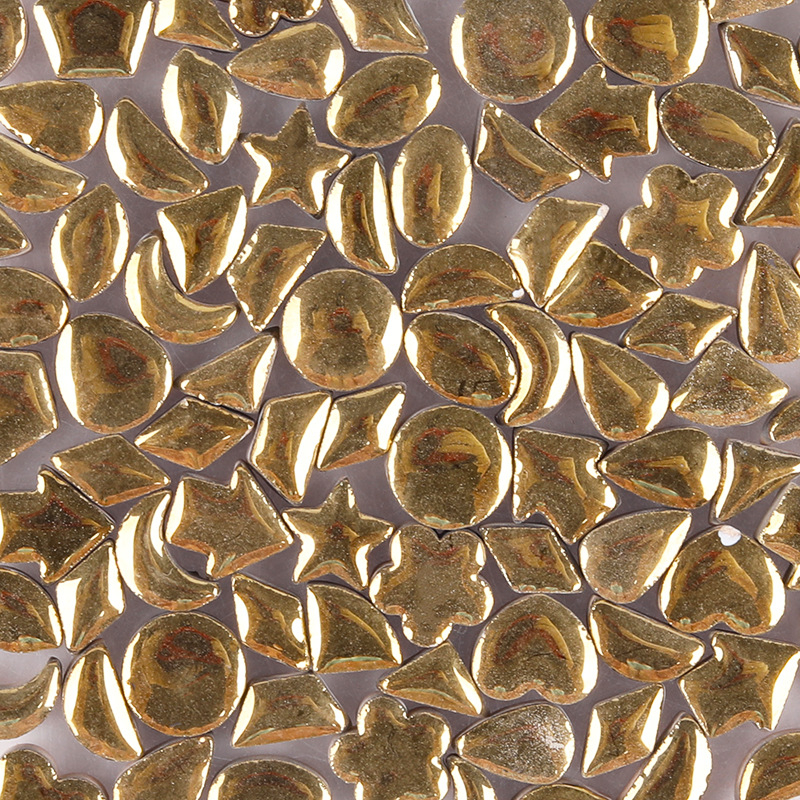 Kézzel készített kerámia mozaik töredékek – szabálytalan formák, mázas felület, mozaik technika