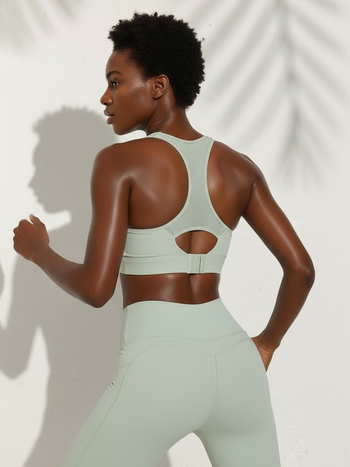 Moteriškas Lycra sportinis liemenėlis, formuotos 3/4 taurės, fiksuotos dvigubos petnešos, užpakalinė trijų eilių sagtis, kvėpuojantis audinys