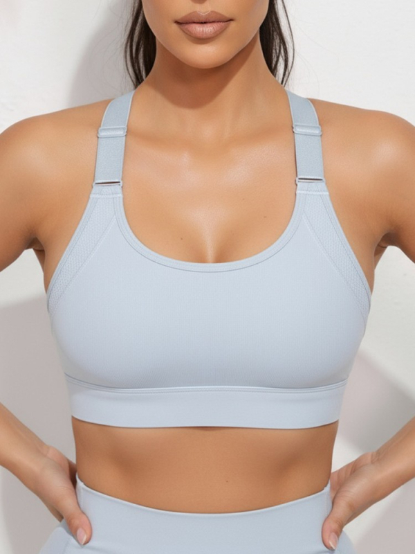 Moteriškas Lycra sportinis liemenėlis, formuotos 3/4 taurės, fiksuotos dvigubos petnešos, užpakalinė trijų eilių sagtis, kvėpuojantis audinys