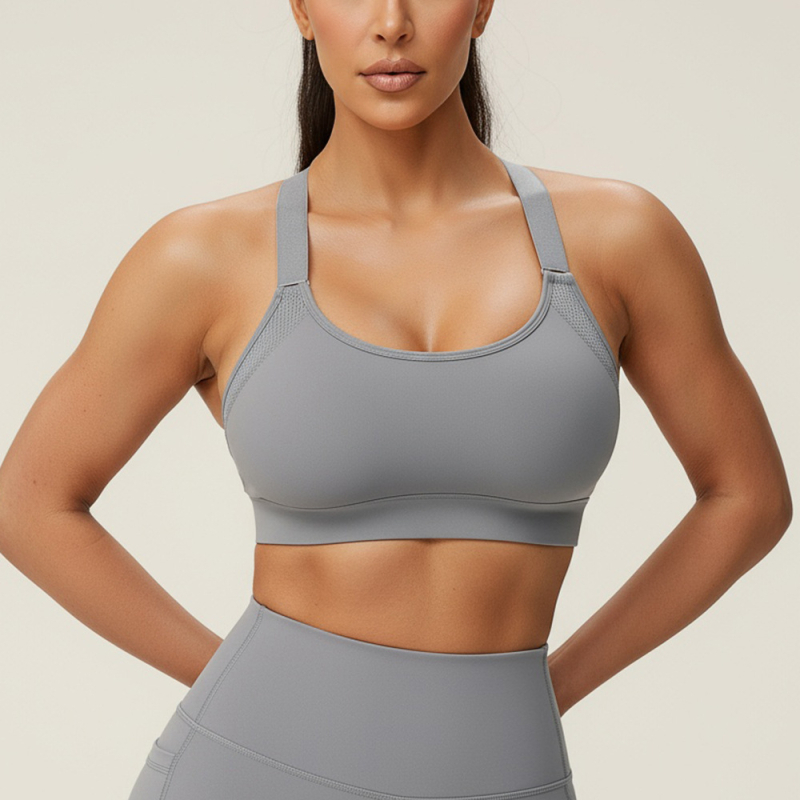 Moteriškas Lycra sportinis liemenėlis, formuotos 3/4 taurės, fiksuotos dvigubos petnešos, užpakalinė trijų eilių sagtis, kvėpuojantis audinys