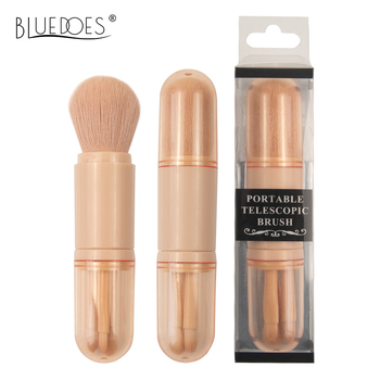 Keturių vienetų makiažo šepetėlių rinkinys su ištraukiamu mechanizmu, nešiojamas ir daugifunkcinis; sintetiniai pluoštai, dėžutėje supakuota.